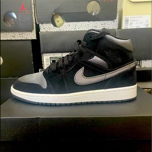 Jordan retro 1 mid